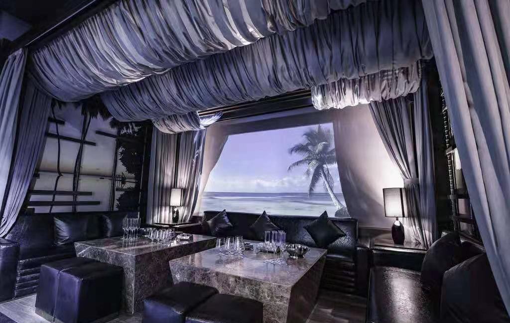 无锡盛世铭豪KTV高薪诚聘商务礼仪模特，形象气质佳者优先！