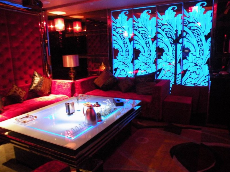 广州塞纳河之夜高薪急聘礼仪，日结薪资，优雅环境，即刻上岗！