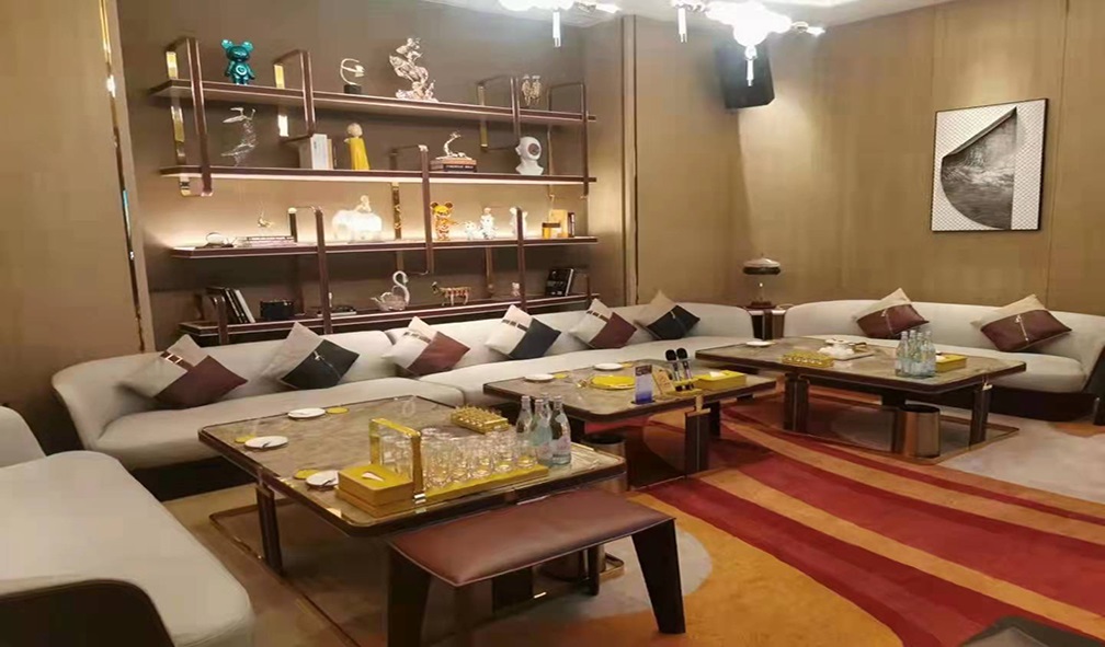 青岛花都夜总会高薪诚聘时尚佳丽/模特，提供优厚待遇！