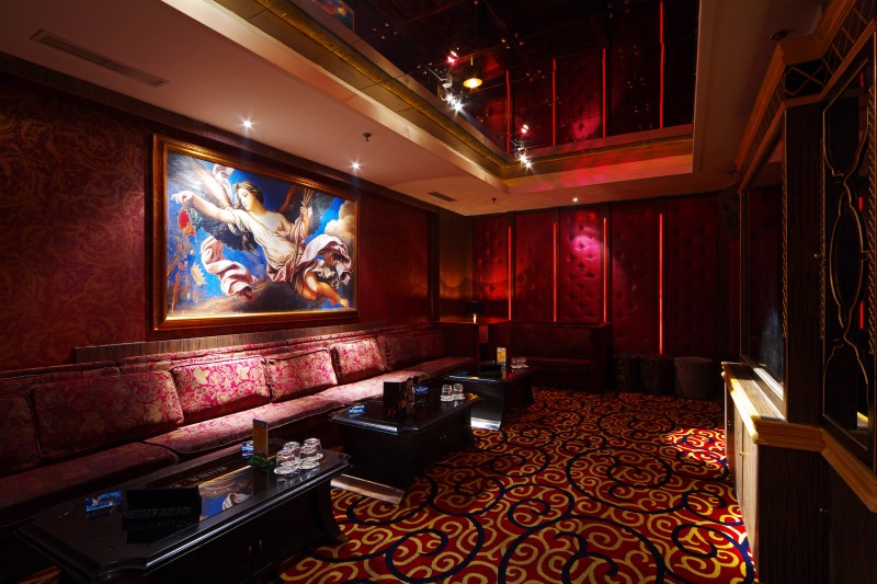 九江休闲会所高薪聘礼仪接待，外地求职者专车接送/报销路费，待遇优厚！