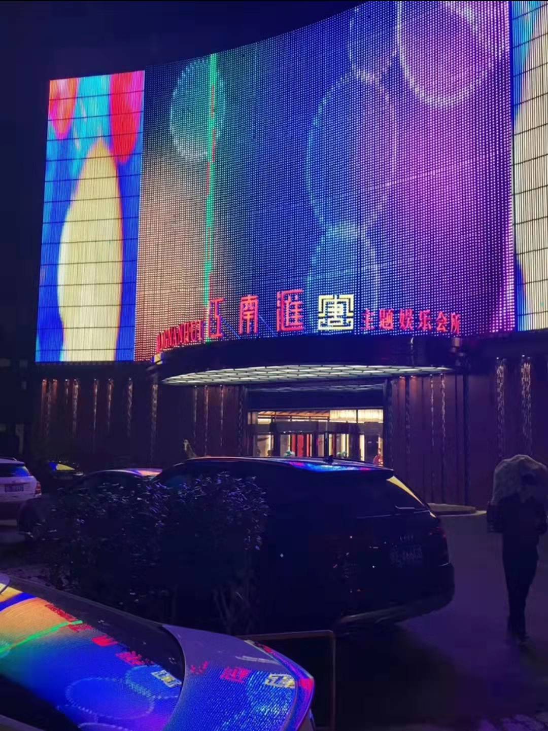 武汉地标KTV高薪直聘女模，夜场逐梦正当
